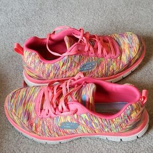 Women's sketcher sneakers size 7
